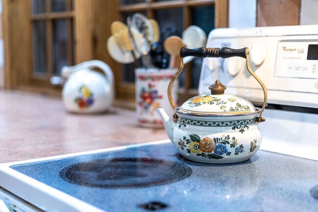 Building Photo - 6805 S Maxfield Dr