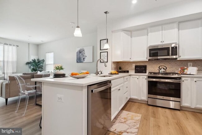 Building Photo - 10700 Presidential Pkwy