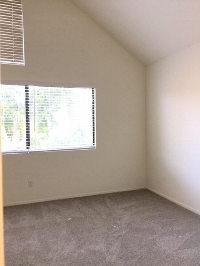 Building Photo - 25761 Le Parc