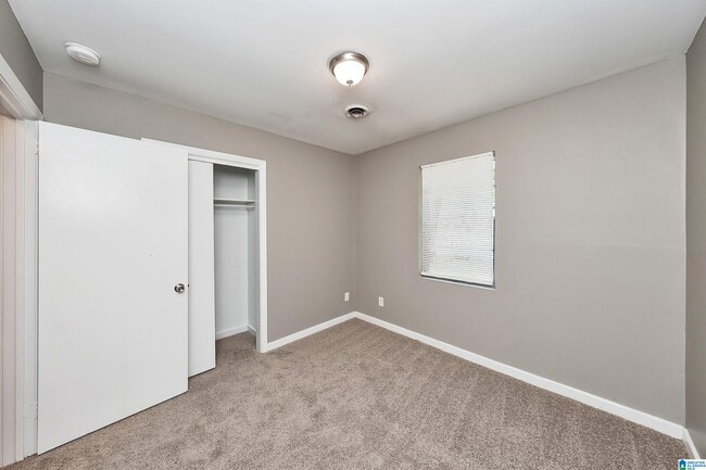 Building Photo - 4611 Oak Dr