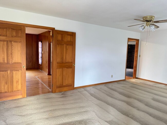 Building Photo - Timeless All-Brick Charm Near Madison St! 3 Bed 3 Bath with Detached Garage!