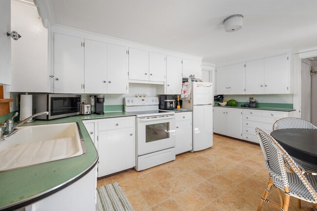 Building Photo - 468 Union Ave