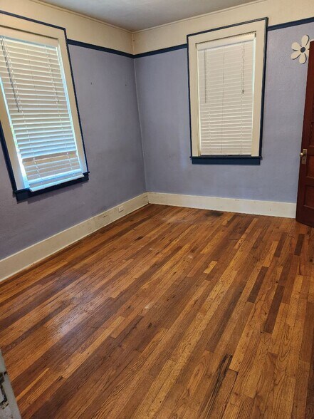 Building Photo - 403 E Montezuma Ave