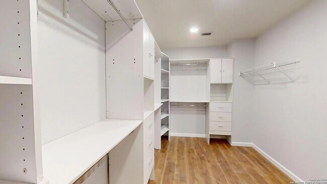 Building Photo - 321 Hinge Loop