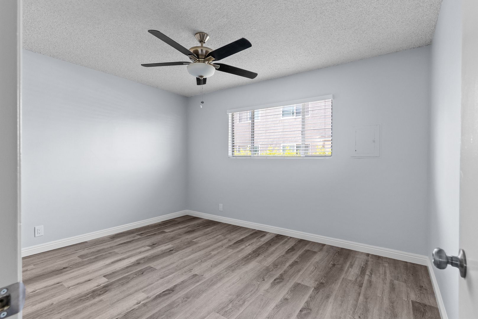 Building Photo - 425 Gaviota Ave