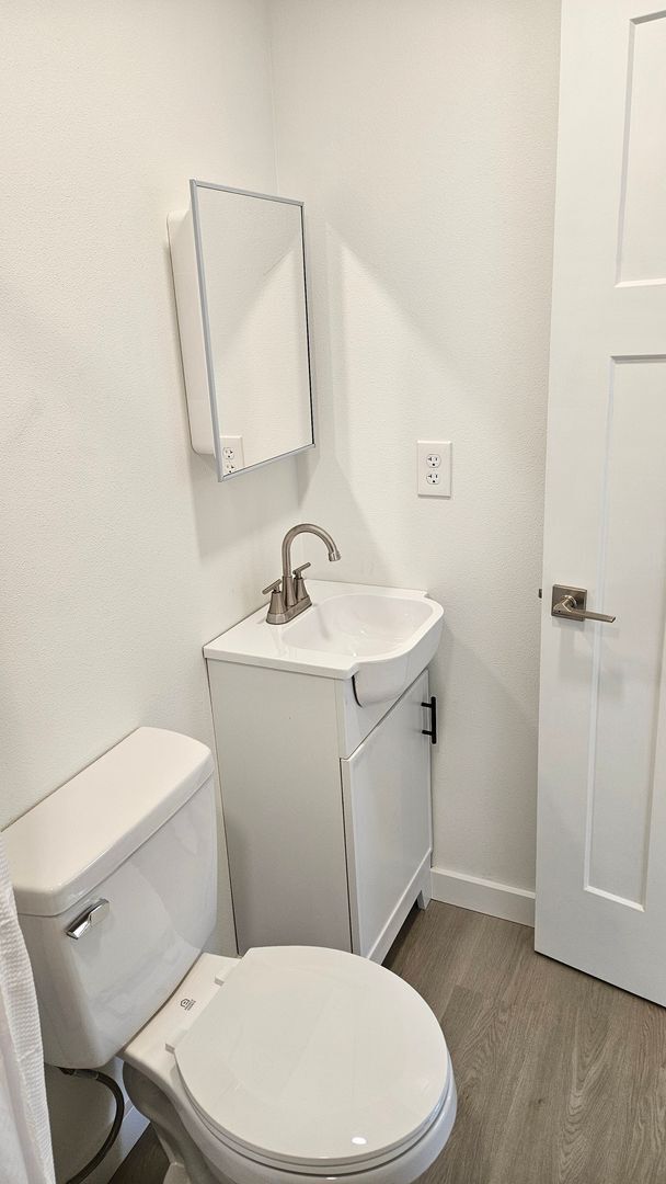 Building Photo - Tacoma/ Parkland Updated Studio