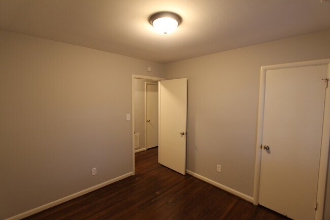 Building Photo - Great House with Fresh New Updates!!  Bett...