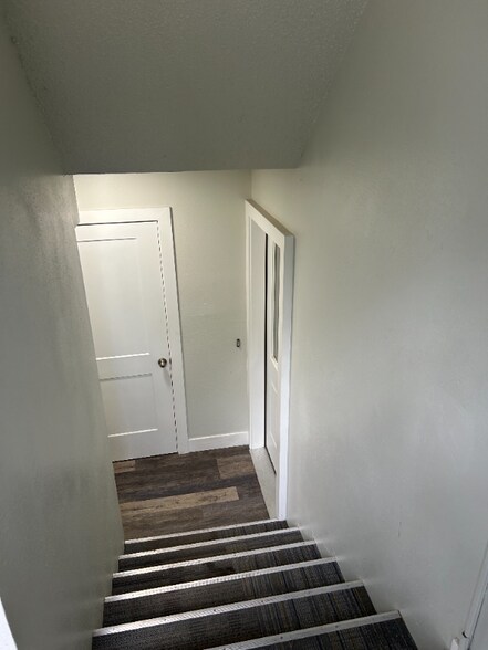 Building Photo - 307 S 15th Ave
