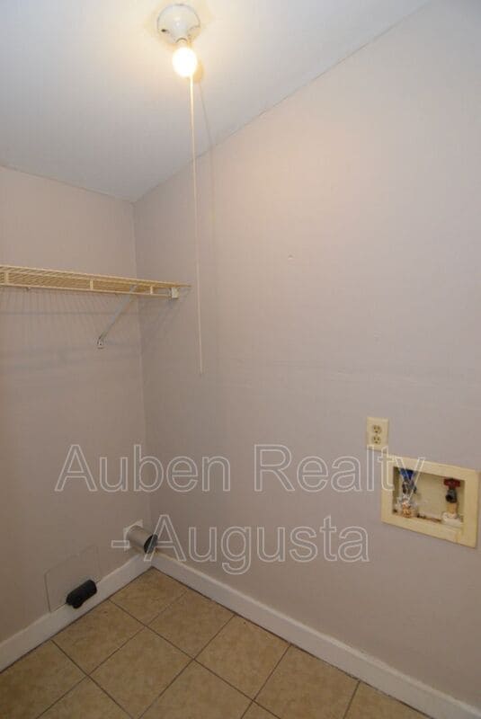 Building Photo - 2058 Battle Row