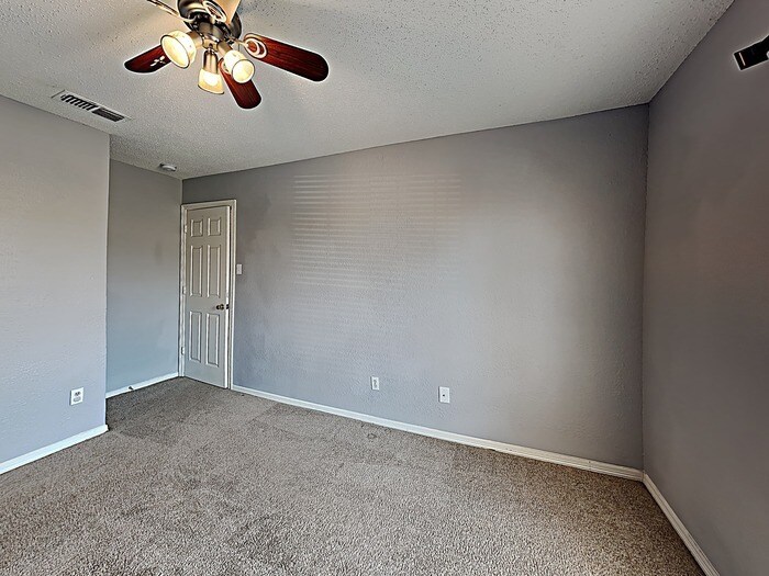 Building Photo - 8025 Jolie Dr