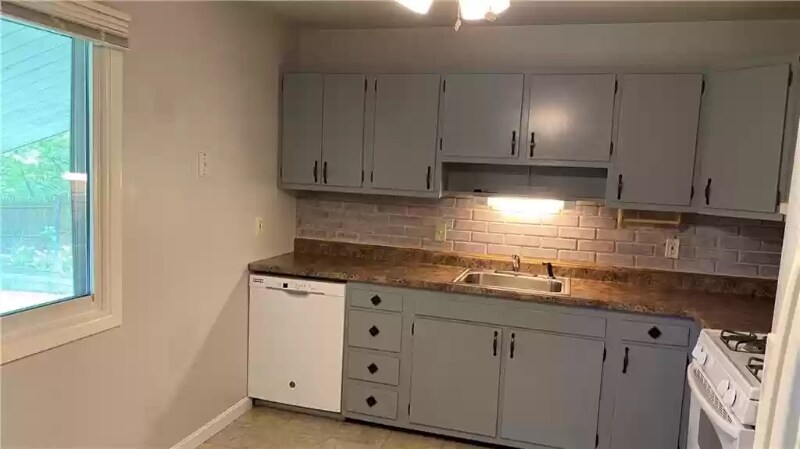 Building Photo - 3913 Alan Dr