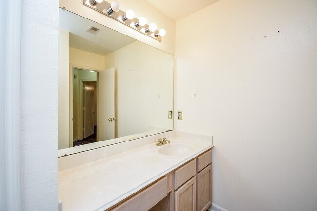 Building Photo - 20802 Oak Rain Ct