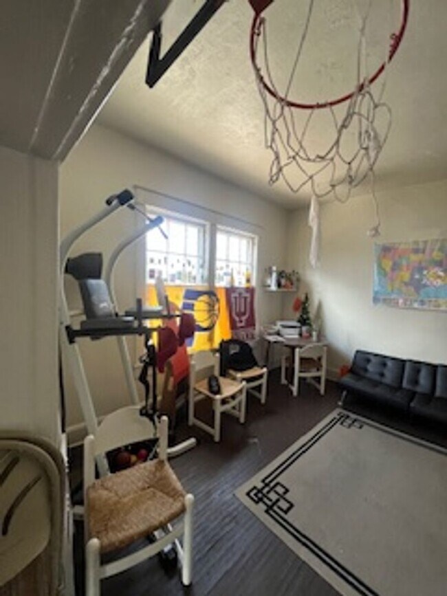 Building Photo - 5 BR / 2 BA House Near Bryan Park - Available August 2026!