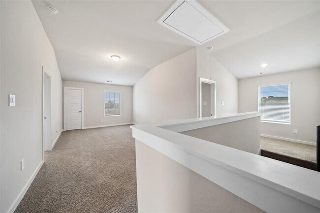 Building Photo - 18033 Martin Pines Dr