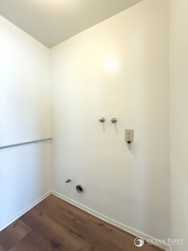 Building Photo - Spacious 2 Bedroom Condo in Camarillo!