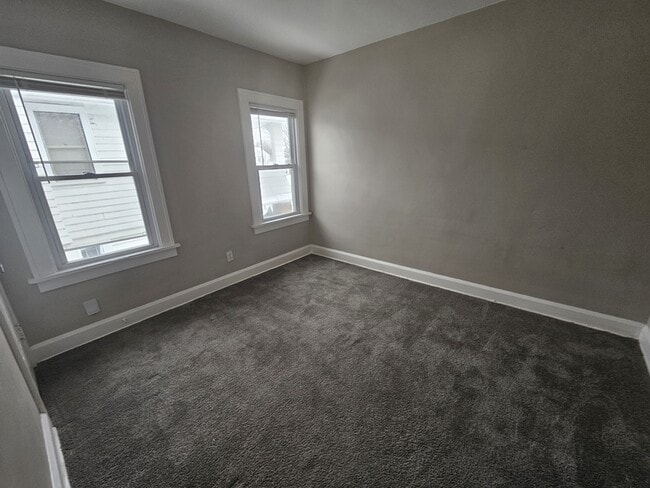 Building Photo - 931 Helmsdale Rd