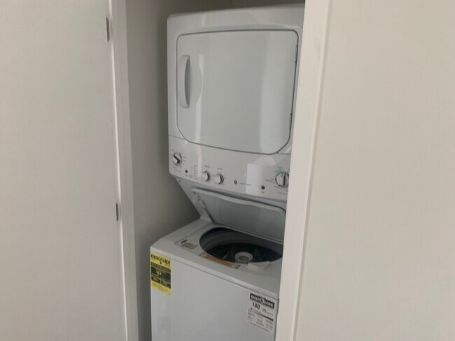 Building Photo - 708 W Gage Ave