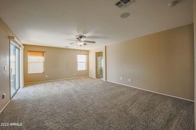 Building Photo - BEAUTIFUL SURPRISE HOME