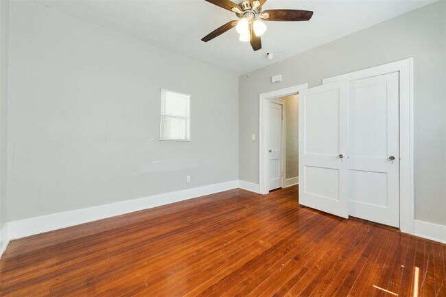 Building Photo - 2609 N Shartel Ave