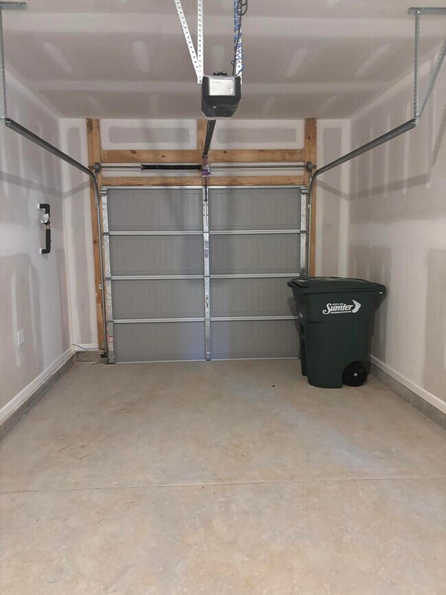 Building Photo - 370 Acorn St