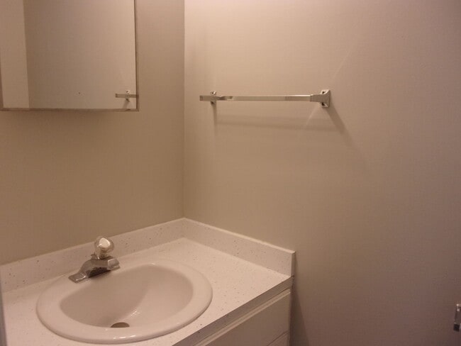 Building Photo - Recently Renovated 2 Bedroom 1 1/2 Bath To...
