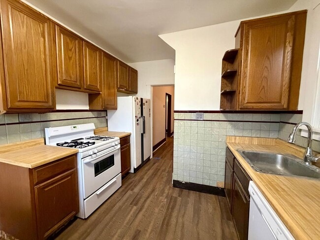 Building Photo - 1011 2nd St