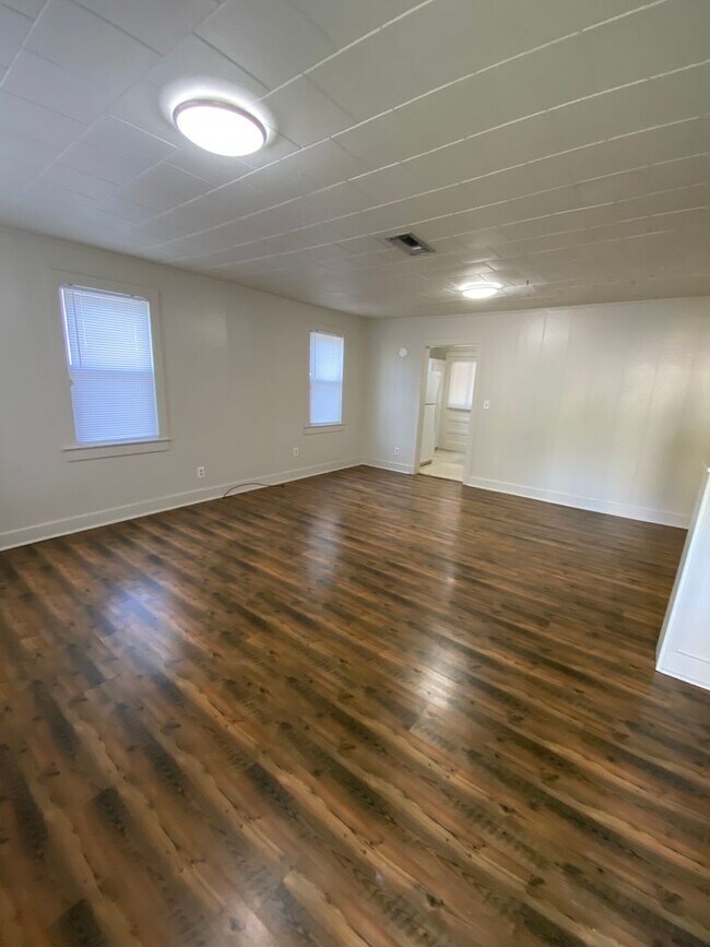 Building Photo - 115 Woodrow St