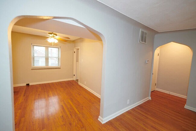 Building Photo - 5823 Lindenwood Ave