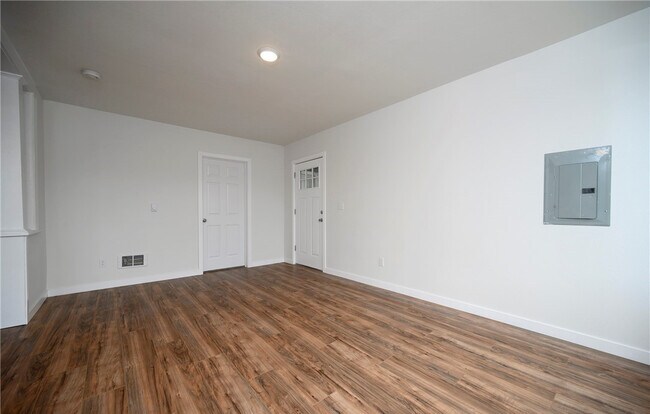 Building Photo - 211 Park Ave N