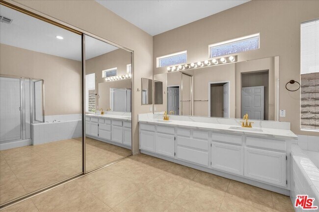 Building Photo - 40808 Eastwood Ln