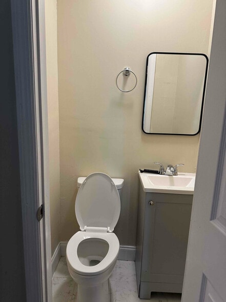 Building Photo - 2 Houston Ave