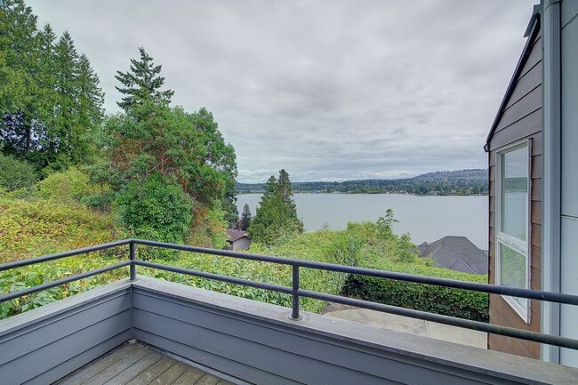 Building Photo - 4bd/3.5ba Mercer Island Home