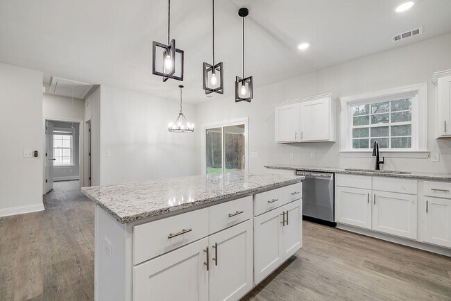 Building Photo - Comfortable 3BR/2BA Home in Effingham County – Open Floor Plan