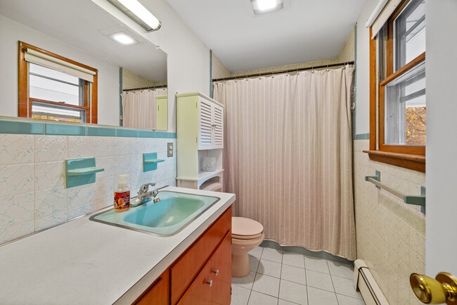 Building Photo - 678 Bartholomew Rd