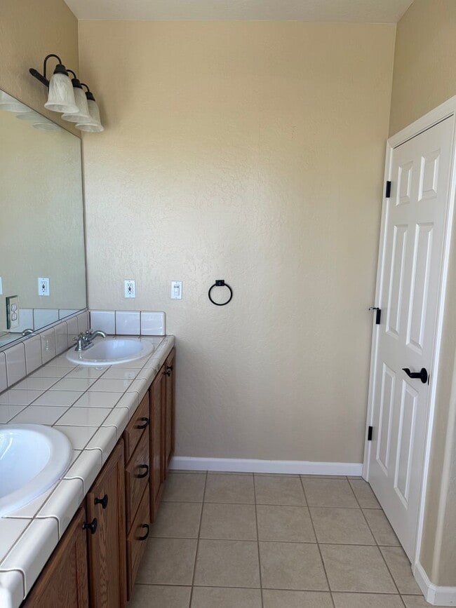 Building Photo - MOVE IN READY!! 3 BEDROOM 2 1/2 BATH HOME FOR RENT IN VILLAS AT COPPER VALLEY