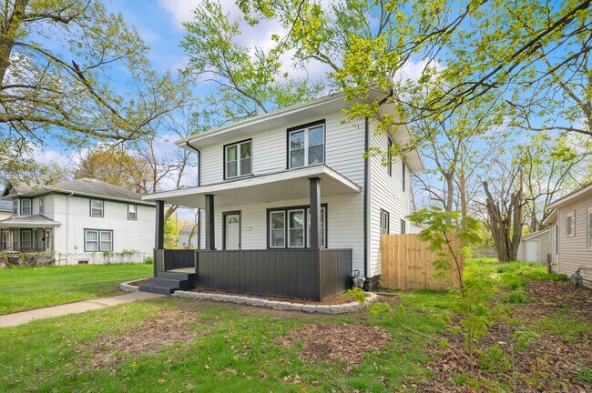 Building Photo - 1214 Cedar St