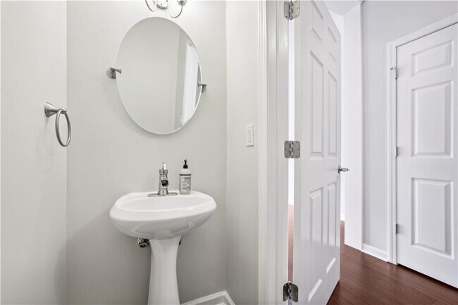 Building Photo - 7110 Woodland Ln