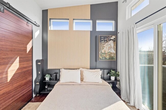 Building Photo - 1904 E 17th St