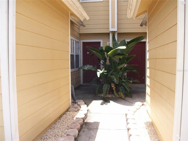 Building Photo - 511 Coconut Palm Way