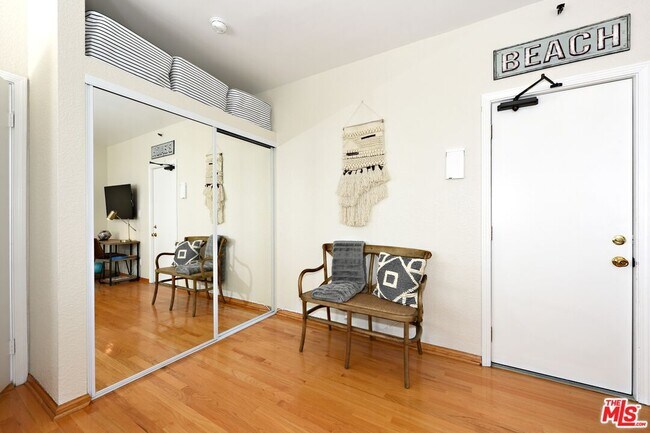 Building Photo - 26 Breeze Ave