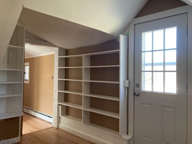 Building Photo - 748 Green St