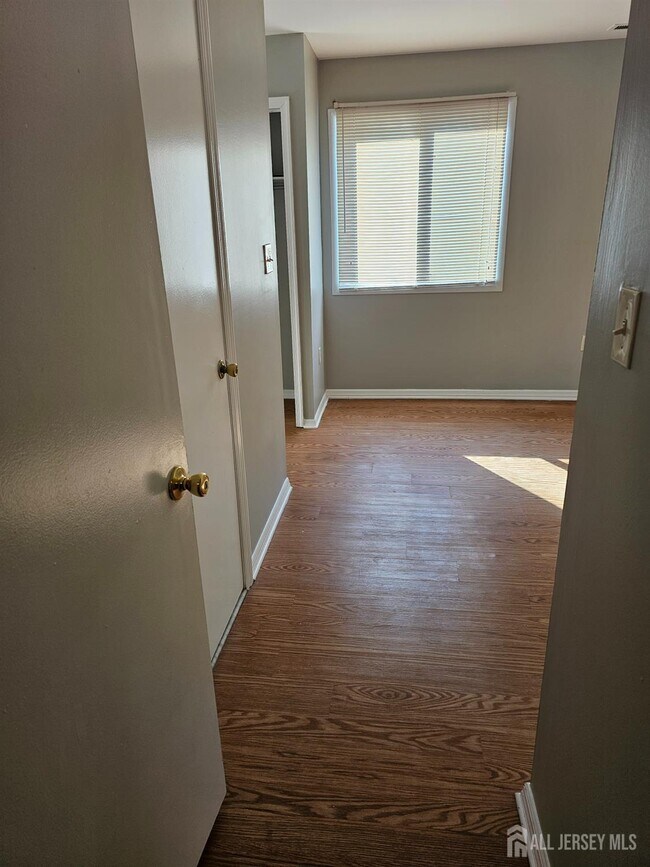 Building Photo - 1217 Aspen Dr