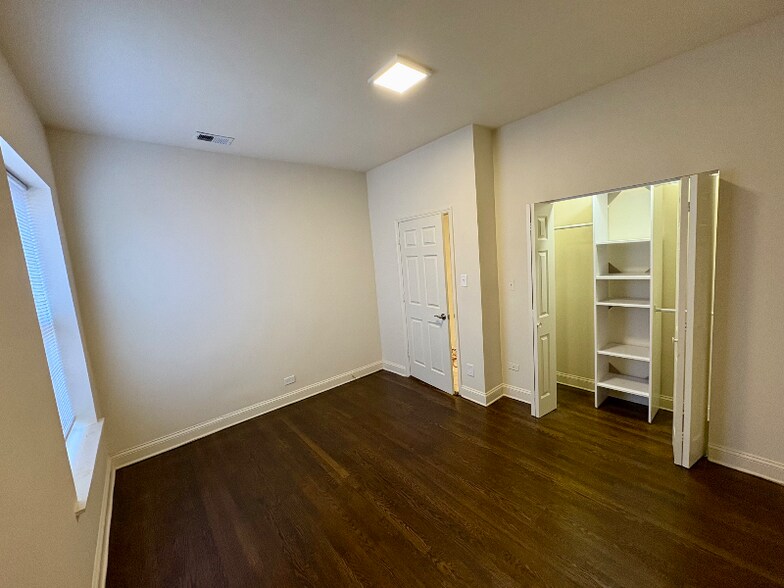 Building Photo - 5115 S Drexel Ave
