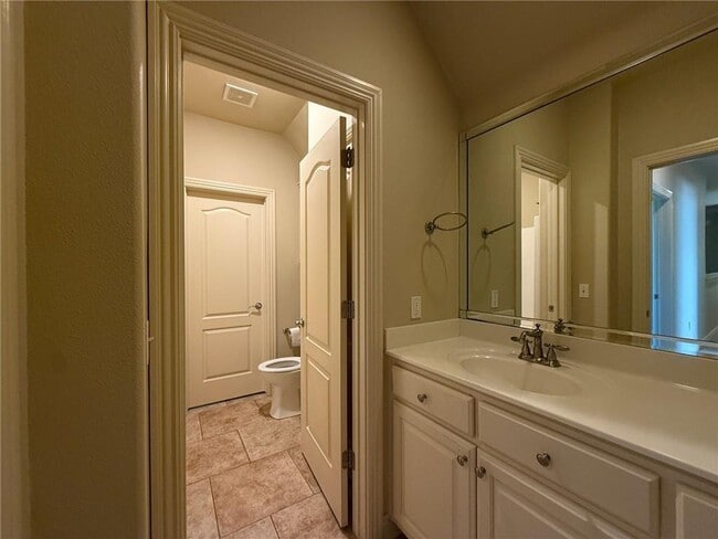 Building Photo - 609 N Tournament Dr