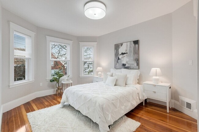 Building Photo - 38 Dorset St