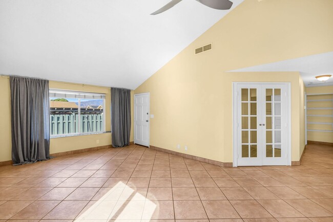 Building Photo - 305 Uala Pl