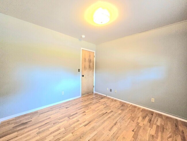 Building Photo - Charming 4-Bedroom Split-Level Home with S...
