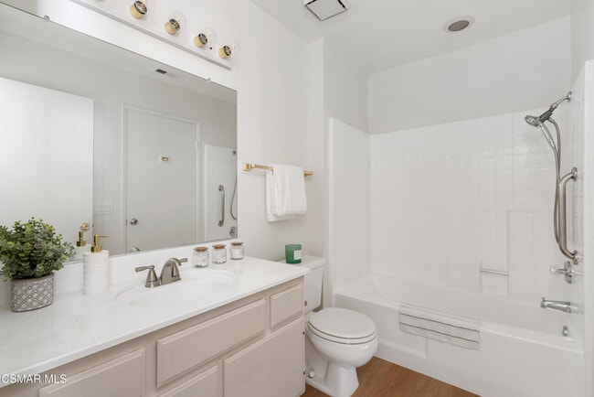 Building Photo - 501 Via Colinas