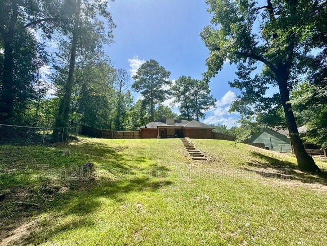 Building Photo - 173 Lee Rd 508