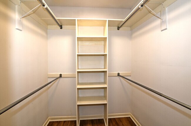 Building Photo - ALAMO HEIGHTS SCHOOL DISTRICT CONDO